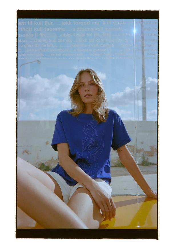 MOODO - Bluzka z bawełny niebieska. Kolor: niebieski. Materiał: bawełna