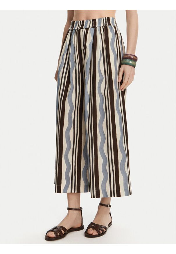 Weekend Max Mara Kuloty Virgin 2515131102 Błękitny Relaxed Fit. Kolor: niebieski. Materiał: bawełna