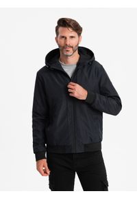 Ombre Clothing - Lekka kurtka męska z siateczkową podszewką i kapturem – czarna V4 - Rozmiar: XXL. Okazja: na co dzień. Typ kołnierza: kołnierzyk stójkowy. Kolor: czarny. Materiał: tkanina, poliester, materiał. Wzór: aplikacja. Styl: casual