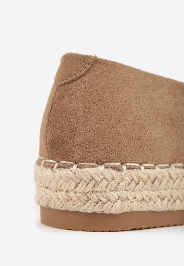 Renee - Brązowe Espadryle VICES w Klasycznym Stylu na Platformie z Plecionką Cherimare. Kolor: brązowy. Wzór: kwiaty. Sezon: lato. Obcas: na platformie. Styl: klasyczny