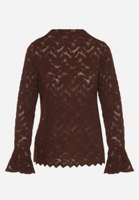 Born2be - Brązowa Koronkowa Bluzka ze Stójką i Rozszerzanymi Rękawami Nefina. Okazja: na co dzień. Typ kołnierza: kołnierzyk stójkowy. Kolor: brązowy. Materiał: koronka. Wzór: aplikacja. Styl: klasyczny, casual, elegancki #2