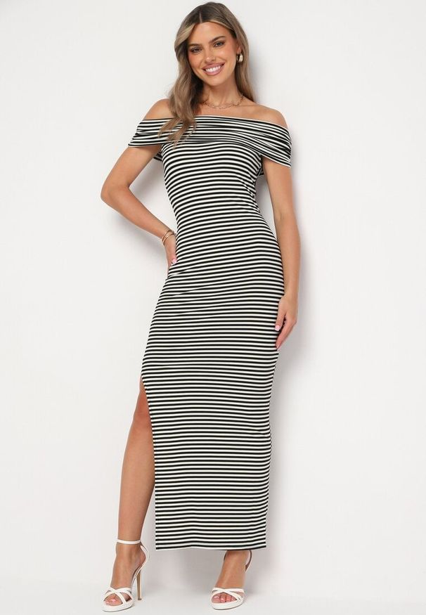 Born2be - Czarno-Biała Sukienka Typu Hiszpanka z Rozcięciem u Dołu w Paski Vikittas. Okazja: na spacer, na co dzień. Typ kołnierza: dekolt hiszpanka. Kolor: czarny. Materiał: wiskoza. Wzór: paski. Sezon: lato. Typ sukienki: proste. Styl: casual