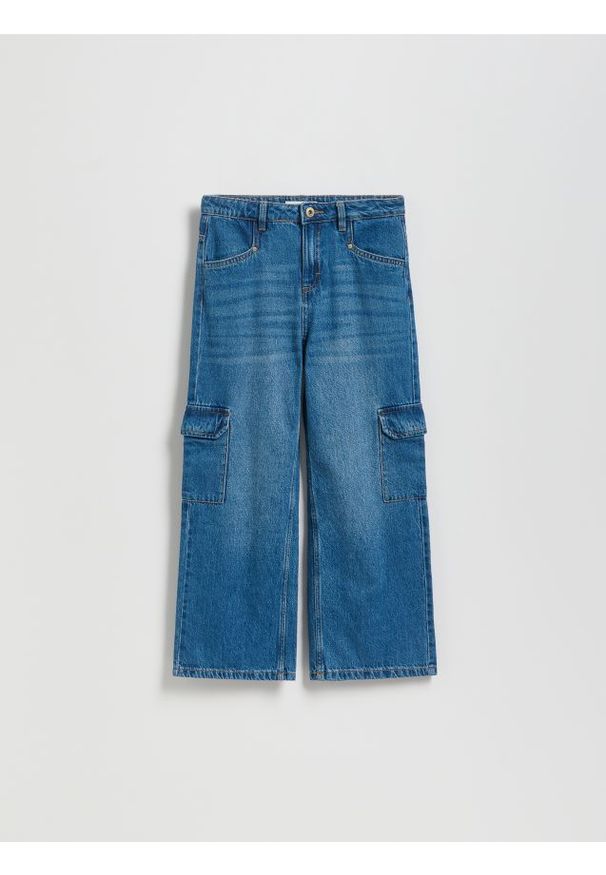 Reserved - Jeansy wide leg z kieszeniami cargo - niebieski. Kolor: niebieski