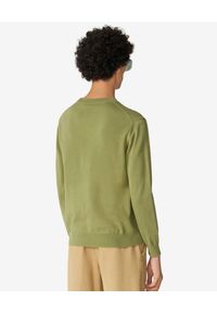 Kenzo - KENZO - Zielony sweter z kolorowym logo. Kolor: zielony. Materiał: bawełna, prążkowany. Długość rękawa: długi rękaw. Długość: długie. Wzór: kolorowy. Styl: klasyczny