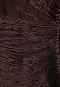 Renee - Brązowa Sukienka Koktajlowa na Ramiączkach Zdobiona Frędzlami Wilinsia. Okazja: na wesele, na imprezę, na ślub cywilny. Kolor: brązowy. Długość rękawa: na ramiączkach. Wzór: aplikacja. Styl: wizytowy #6