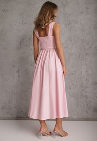 Renee - Różowa Bawełniano-Wiskozowa Sukienka na Szerokich Ramiączkach z Wąskim Paskiem Alcassa. Typ kołnierza: dekolt kwadratowy. Kolor: różowy. Materiał: wiskoza, bawełna. Długość rękawa: na ramiączkach. Typ sukienki: proste, rozkloszowane. Styl: elegancki #4