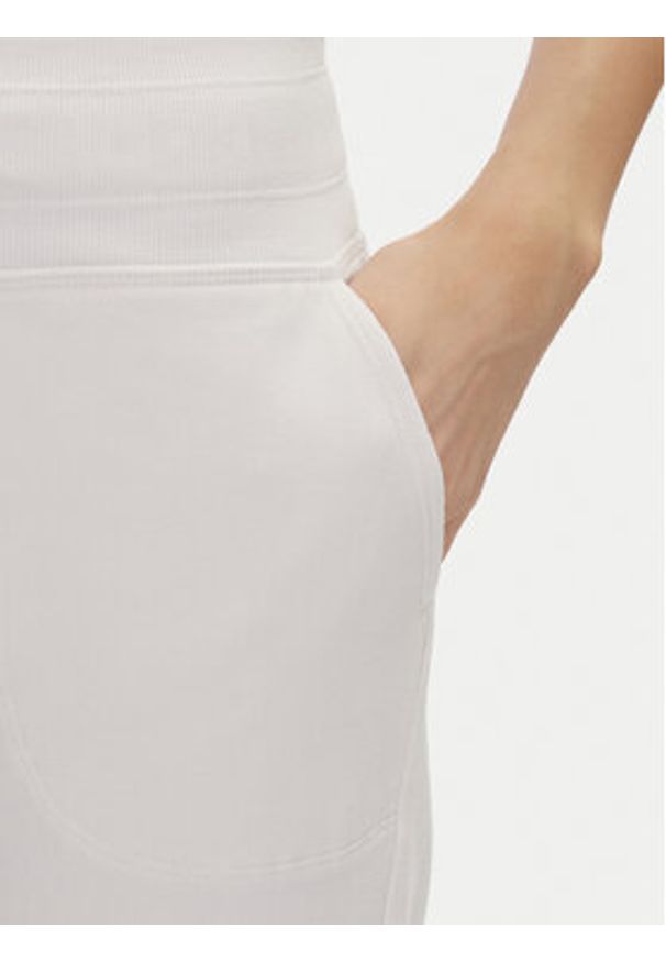 DKNY Sport Spodnie dresowe DP5P3496 Beżowy Regular Fit. Kolor: beżowy. Materiał: bawełna