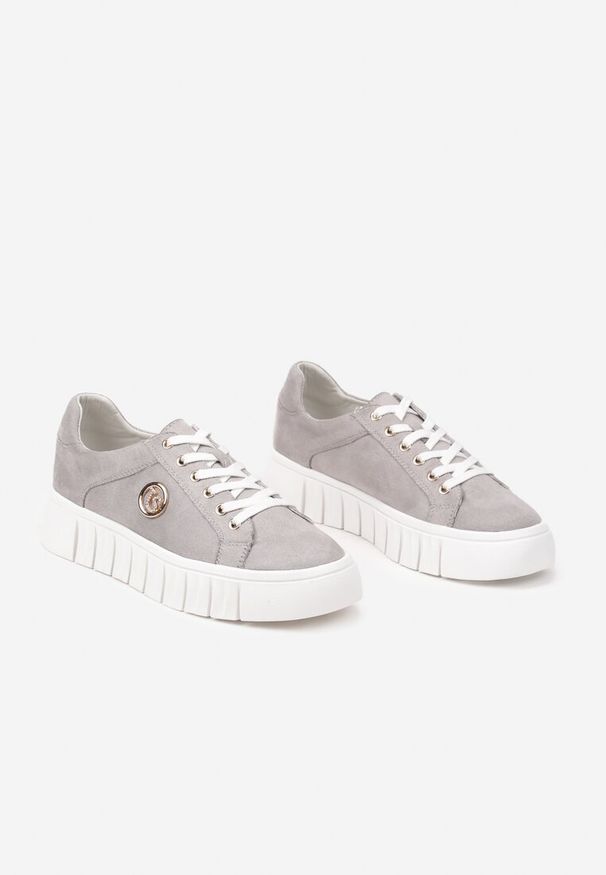 Renee - Szare Sznurowane Sneakersy Vices na Platformie z Tłoczeniem i Metaliczną Aplikacją Lavfedi. Okazja: na co dzień. Zapięcie: sznurówki. Kolor: szary. Materiał: jeans. Wzór: aplikacja. Obcas: na platformie