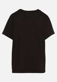 Born2be - Czarny T-shirt z Krótkim Rękawem z Bawełny Zdobiony Nadrukiem w Kształcie Kwiatu Testalea. Okazja: na co dzień. Kolor: czarny. Materiał: bawełna. Długość rękawa: krótki rękaw. Długość: krótkie. Wzór: nadruk, aplikacja, kwiaty. Styl: casual, elegancki #6