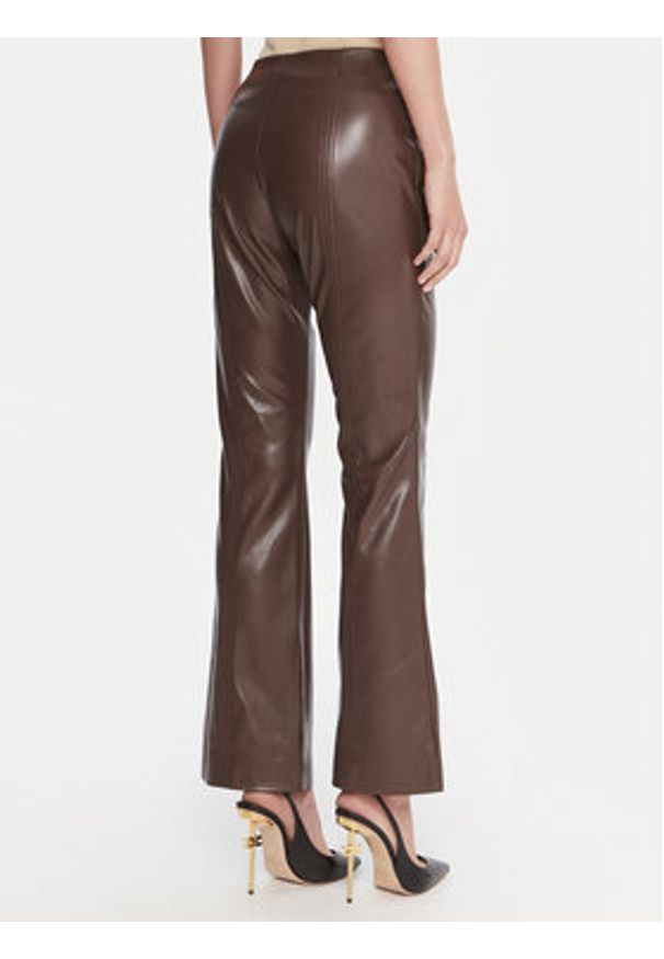 Marciano Guess Spodnie z imitacji skóry 5BGB09 7389A Brązowy Slim Fit. Kolor: brązowy. Materiał: syntetyk