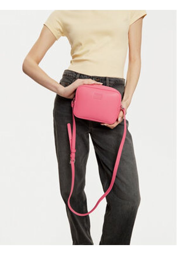 Tommy Jeans Torebka Tjw Ess Must Camera Bag AW0AW16964 Różowy. Kolor: różowy. Materiał: skórzane