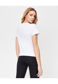 LA MANIA - Krótki biały t-shirt Zion. Kolor: biały. Długość: krótkie. Wzór: aplikacja #2