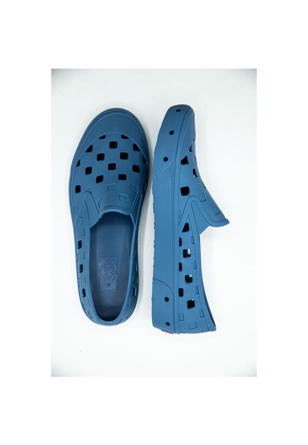Buty surfingowe Vans Slip-On Trek, Dla obu płci. Zapięcie: bez zapięcia. Kolor: niebieski. Materiał: materiał