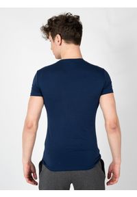 Emporio Armani T-shirt C-neck | 1110353F729 | Mężczyzna | Niebieski. Okazja: na co dzień. Kolor: niebieski. Materiał: bawełna, elastan. Wzór: napisy. Styl: klasyczny, casual #4