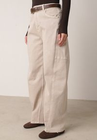 Born2be - Beżowe Bawełniane Jeansy o Kroju Balloon z Wysokim Stanem i Przeszyciami Katameia. Okazja: na co dzień. Stan: podwyższony. Kolor: beżowy. Wzór: aplikacja. Styl: casual, elegancki #2