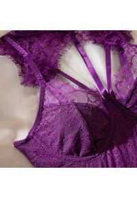 Intica - Body z koronkowym kołnierzykiem na specjalne okazje Evtimija. Kolor: fioletowy. Materiał: koronka #7