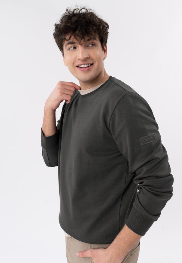 Volcano - Gładka bluza B-MONTE. Okazja: na co dzień. Kolor: szary. Materiał: dzianina, materiał. Wzór: gładki. Styl: casual, klasyczny