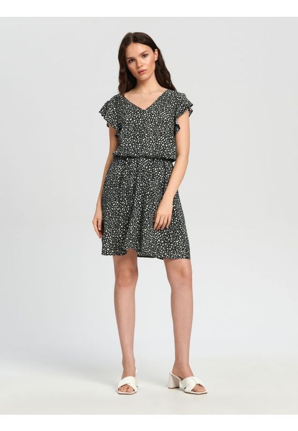 Sinsay - Sukienka mini z falbanami - czarny. Kolor: czarny. Materiał: skóra, wiskoza. Długość: mini