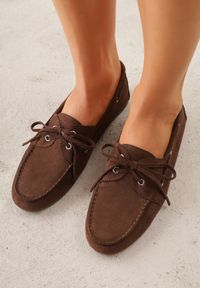 Born2be - Brązowe Mokasyny VICES ze Skórzaną Wkładką Ozdobione Wiązaniem Pireronei. Nosek buta: okrągły. Zapięcie: sznurówki. Kolor: brązowy. Materiał: skóra. Wzór: aplikacja. Obcas: na obcasie. Styl: klasyczny. Wysokość obcasa: niski #4