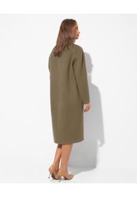 EMMA & GAIA - Wełniany płaszcz z broszką. Kolor: zielony. Materiał: wełna. Styl: klasyczny #3