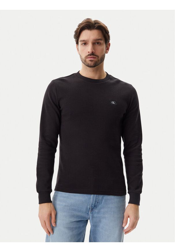 Calvin Klein Jeans Longsleeve J30J327117 Czarny Regular Fit. Kolor: czarny. Materiał: bawełna. Długość rękawa: długi rękaw