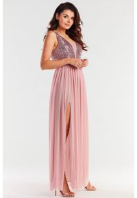 Awama - Długa sukienka na wesele z rozcięciem zwiewna różowa z cekinami. Okazja: na wesele, na ślub cywilny. Kolor: różowy. Styl: wizytowy. Długość: maxi