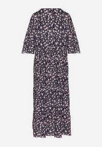 Born2be - Granatowo-Różowa Bawełniana Sukienka Rozkloszowana w Drobne Kwiatki z Chwostem Orrilva. Okazja: na imprezę, na co dzień. Typ kołnierza: dekolt w łódkę. Kolor: niebieski. Materiał: bawełna. Wzór: kwiaty. Sezon: wiosna. Styl: elegancki, casual #3