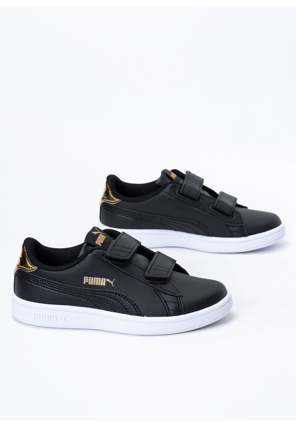 Sneakersy dziecięce czarne Puma Smash V2 Mirror Metallic V PS. Okazja: na uczelnię. Kolor: czarny. Materiał: skóra ekologiczna, guma. Szerokość cholewki: normalna. Wzór: aplikacja