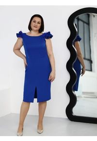 Sukienka Model Veronica Chaber Piórka - Jersa. Typ kołnierza: kołnierz z falbankami. Materiał: elastan. Styl: elegancki. Długość: midi