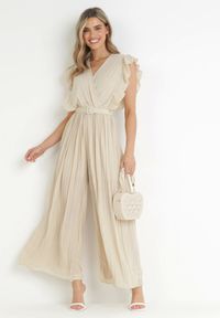 Born2be - Beżowy Plisowany Kombinezon z Szerokimi Nogawkami i Wiązanym Paskiem Audra. Okazja: na co dzień. Kolor: beżowy. Sezon: wiosna, lato. Styl: casual, elegancki #1