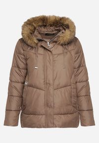 Born2be - Brązowa Kurtka z Pikowanymi Przeszyciami i Kapturem z Futerkiem Anavite. Okazja: na co dzień, na spacer. Kolekcja: plus size. Kolor: brązowy. Materiał: futro. Styl: casual #6