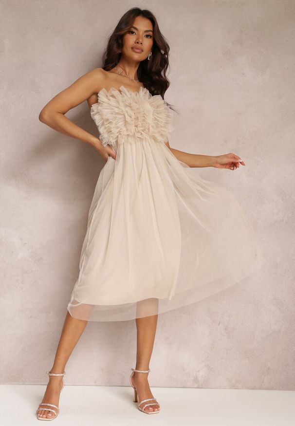 Renee - Beżowa Tiulowa Sukienka bez Ramiączek z Falbankami Tremone. Typ kołnierza: kołnierz z falbankami. Kolor: beżowy. Materiał: tiul. Długość rękawa: bez ramiączek