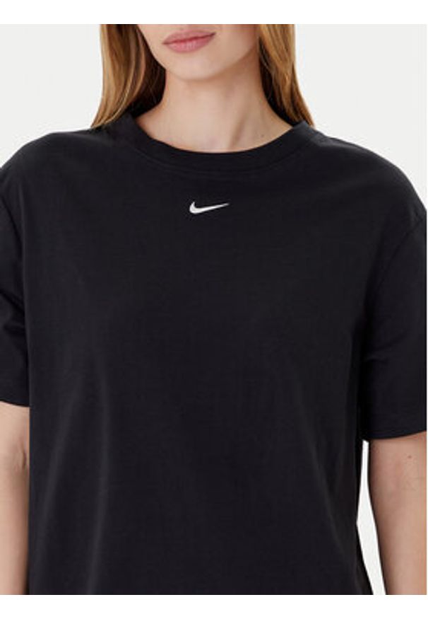 Nike Sukienka codzienna DV7882 Czarny Relaxed Fit. Okazja: na co dzień. Kolor: czarny. Materiał: bawełna. Typ sukienki: proste. Styl: casual