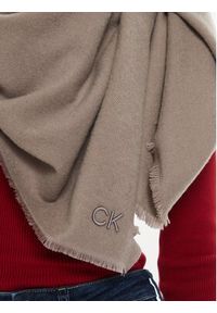 Calvin Klein Chusta Embroidery K60K612896 Beżowy. Kolor: beżowy. Materiał: akryl, materiał #3