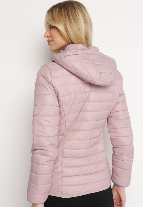 Born2be - Różowa Kurtka Pikowana z Odpinanym Kapturem Nadisna. Okazja: na co dzień. Kolor: różowy. Materiał: jeans. Styl: elegancki, casual