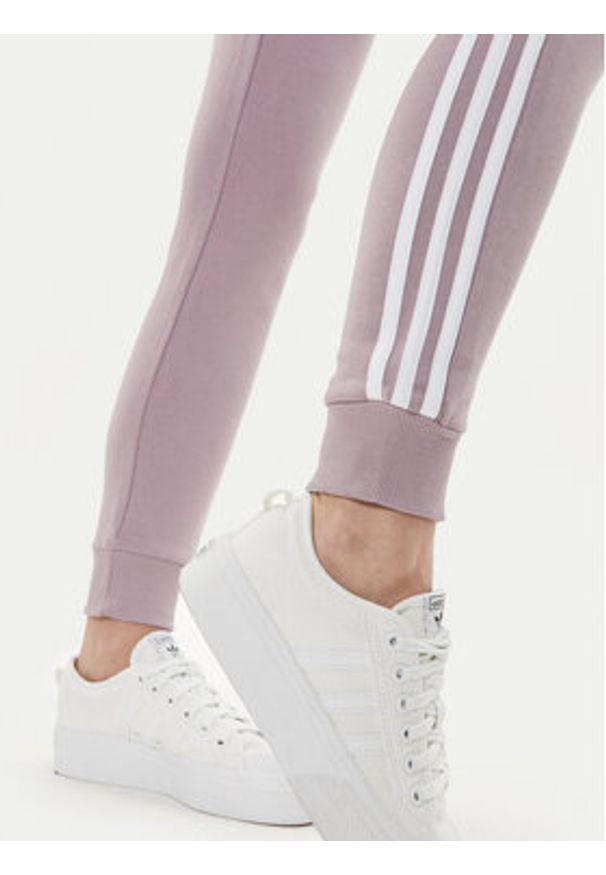 Adidas - adidas Spodnie dresowe Essentials 3-Stripes IR5379 Różowy Slim Fit. Kolor: różowy. Materiał: bawełna