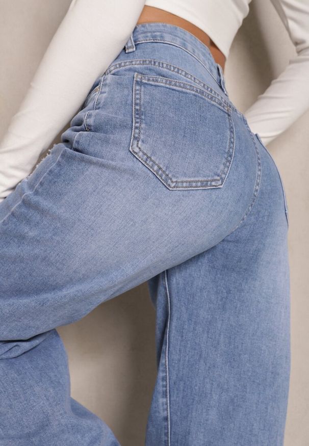Renee - Jasnoniebieskie Jeansy High Waist o Szerokim Kroju z Dziurami i Przetarciami Nalarieth. Okazja: na co dzień. Stan: podwyższony. Kolor: niebieski. Styl: casual, elegancki
