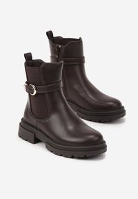 Born2be - Brązowe Botki Typu Sztyblety Ozdobione Klamrą Rallavie. Zapięcie: klamry. Kolor: brązowy. Materiał: jeans. Wzór: aplikacja. Sezon: zima. Styl: elegancki
