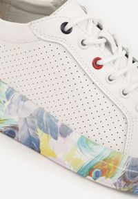 Born2be - Białe Sneakersy ze Skóry Naturalnej z Perforacją i Motywem Piór Riosinda. Okazja: na co dzień, do pracy. Kolor: biały. Materiał: skóra #8