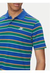 Nike Polo FN3896 Kolorowy Regular Fit. Typ kołnierza: polo. Materiał: bawełna. Wzór: kolorowy