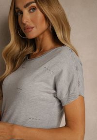 Renee - Szara Dzianinowa Bluzka z Cyrkoniowymi Aplikacjami Fenellia. Okazja: na co dzień. Kolor: szary. Materiał: dzianina. Wzór: aplikacja. Styl: casual, glamour