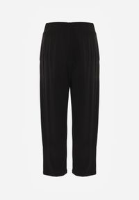Born2be - Czarne Spodnie z Eleganckimi Zakładkami i Nogawkami o Długości 3/4 Dorasea. Okazja: do pracy, na co dzień. Kolekcja: plus size. Kolor: czarny. Styl: elegancki #2