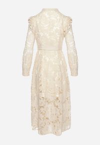 Born2be - Beżowa Koronkowa Sukienka z Paskiem w Talii i Falbanką Nicasta. Okazja: na co dzień. Typ kołnierza: kołnierzyk stójkowy. Kolor: beżowy. Materiał: koronka. Długość rękawa: długi rękaw. Typ sukienki: proste. Styl: casual, elegancki #3