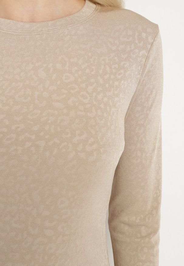 Born2be - Ciemnobeżowa Bluzka z Wiskozą w Panterkowy Wzór Danelis. Okazja: na co dzień. Kolor: beżowy. Materiał: wiskoza. Styl: elegancki, klasyczny, casual