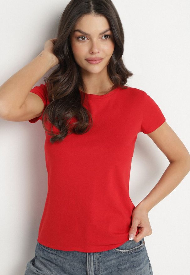 Born2be - Czerwony Bawełniany Klasyczny T-shirt Lunolia. Okazja: na co dzień. Kolor: czerwony. Materiał: bawełna. Wzór: gładki. Styl: klasyczny