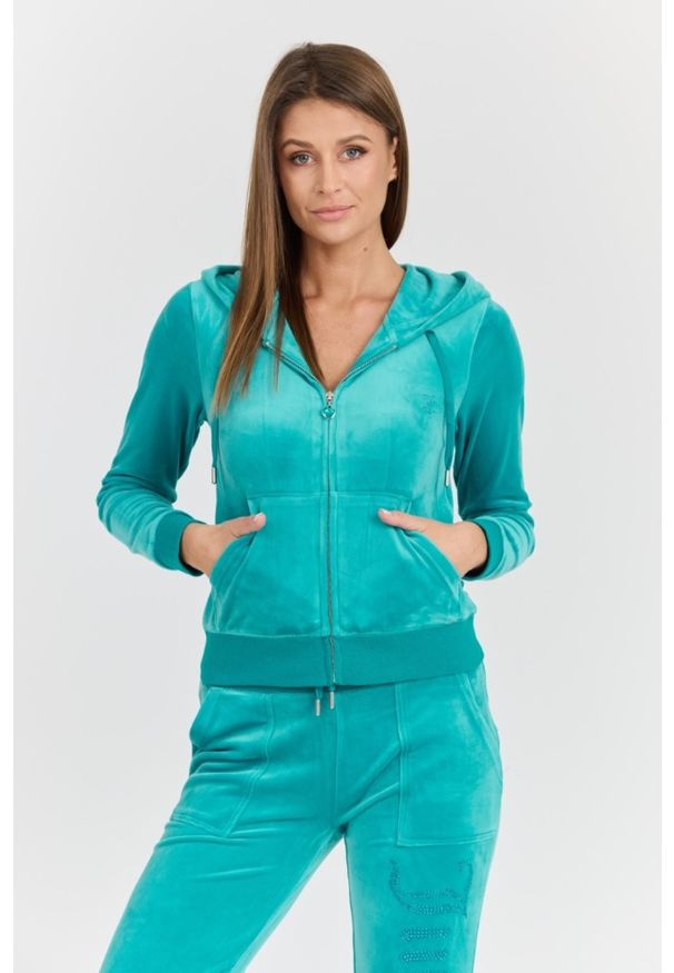 Juicy Couture - JUICY COUTURE Damska turkusowa bluza Robertson Jewelled Velour Hoodie. Okazja: na co dzień. Kolor: niebieski. Materiał: elastan, materiał, poliester. Styl: casual, elegancki