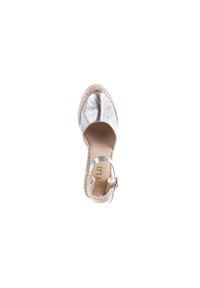 Espadryle Bayla-115 D402500 Laminado Plata, Srebrny, Skóra naturalna,. Okazja: na co dzień. Kolor: srebrny. Materiał: skóra. Obcas: na koturnie. Styl: casual