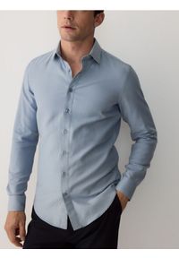 Reserved - Koszula slim z bawełny egipskiej - jasnoniebieski. Kolor: niebieski. Materiał: bawełna #1