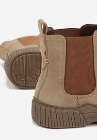 Born2be - Ciemnobeżowe Botki Sztyblety na Ozdobnie Żłobionej Podeszwie Ezisane. Okazja: na co dzień. Kolor: beżowy. Materiał: jeans. Styl: casual, elegancki #5