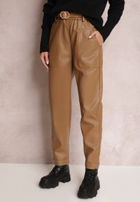 Renee - Ciemnobeżowe Spodnie Dynora. Stan: podwyższony. Kolor: beżowy. Długość: długie. Wzór: gładki. Styl: klasyczny #5